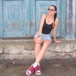 Meet your Posher, Avery